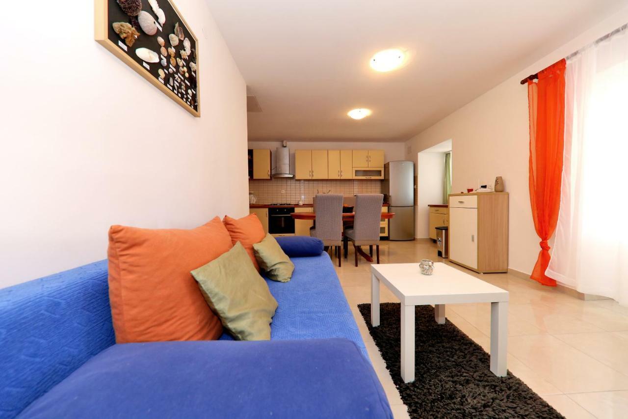Apartments Anka ルティナ エクステリア 写真