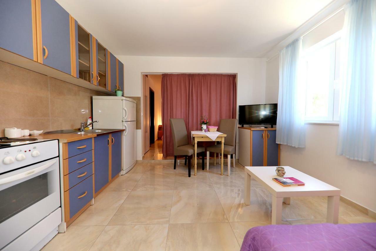 Apartments Anka ルティナ エクステリア 写真