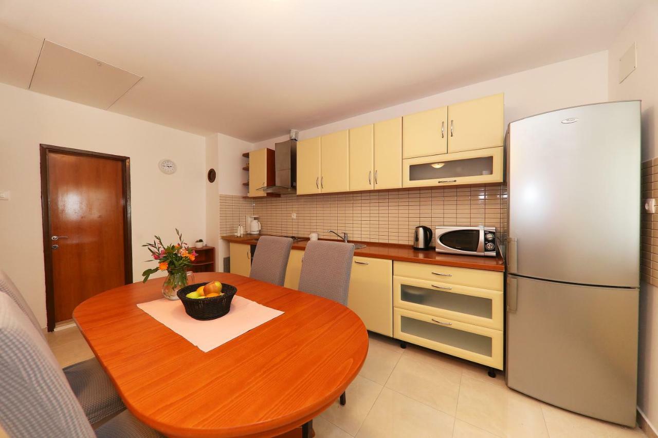 Apartments Anka ルティナ エクステリア 写真